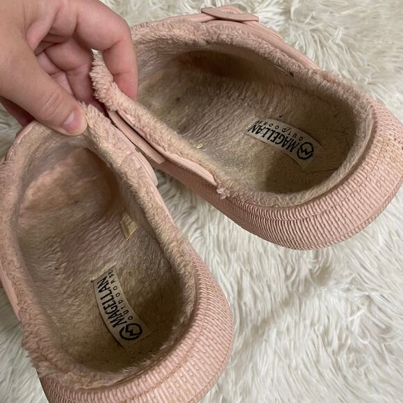 MAGELLAN • Light Pink Sherpa Lined Slip On Mules Clogs - Picture 5 of 7